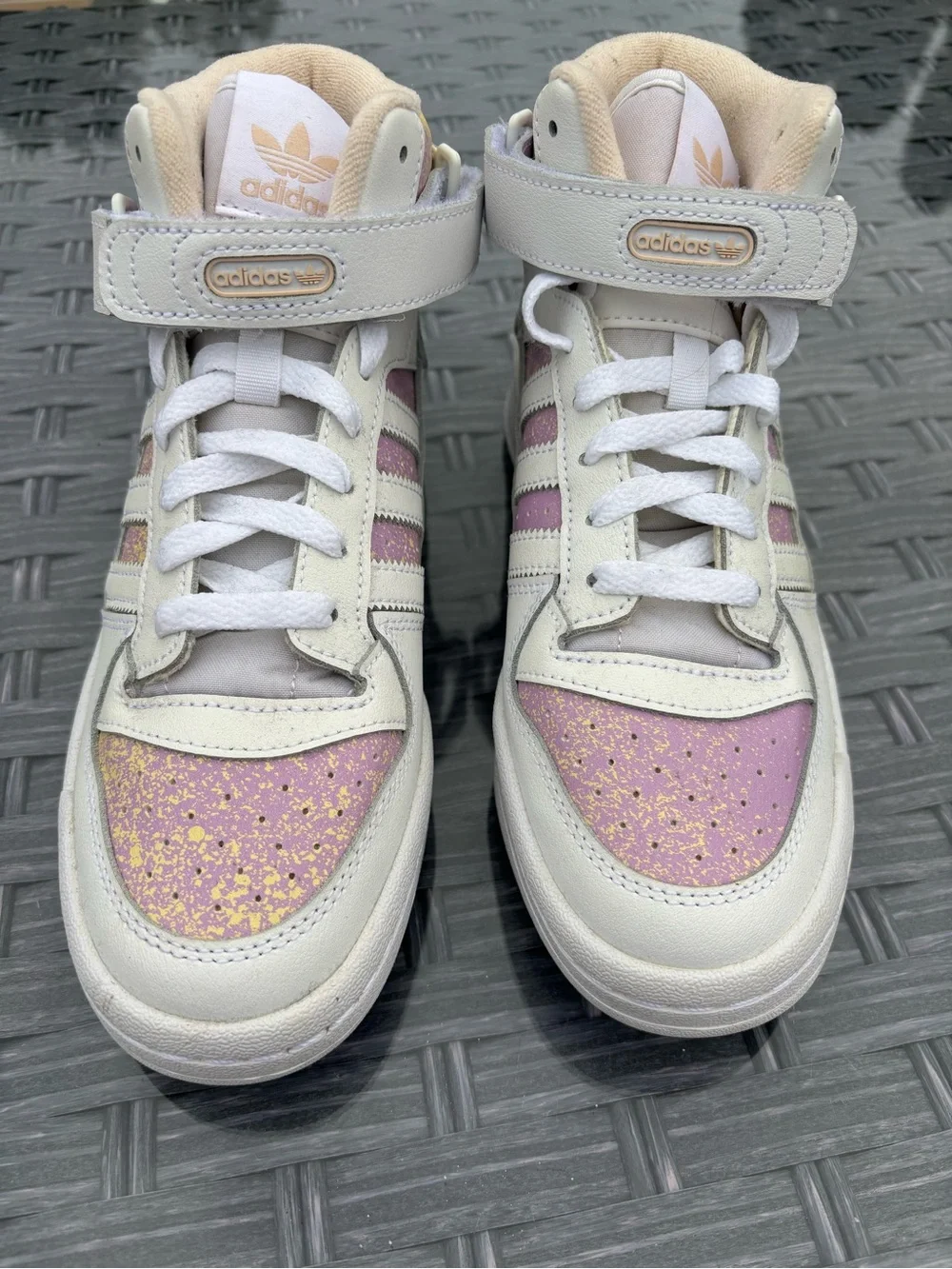 New Women’s Adidas Forum Mid size 6.5